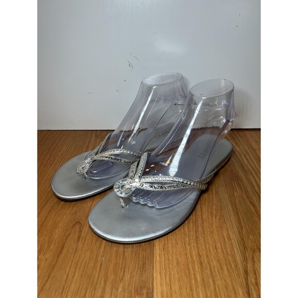 Guess Sandals Womens Size 8 Silver Rhinestone Thong Flip Flop Snake Embossed - Picture 1 of 7
